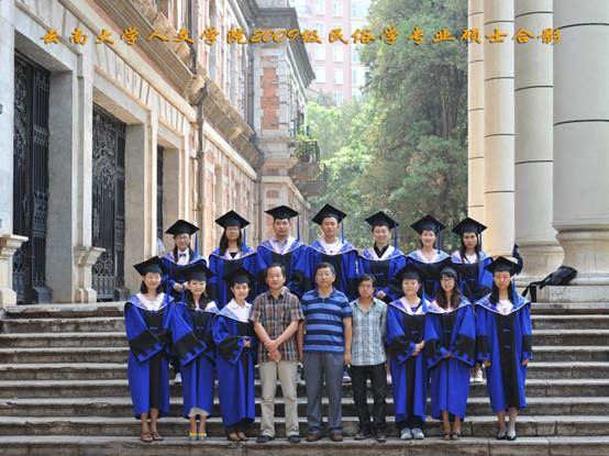 说明: 说明: 说明: (2012届)人伟德体育2009级民俗学专业硕士合影